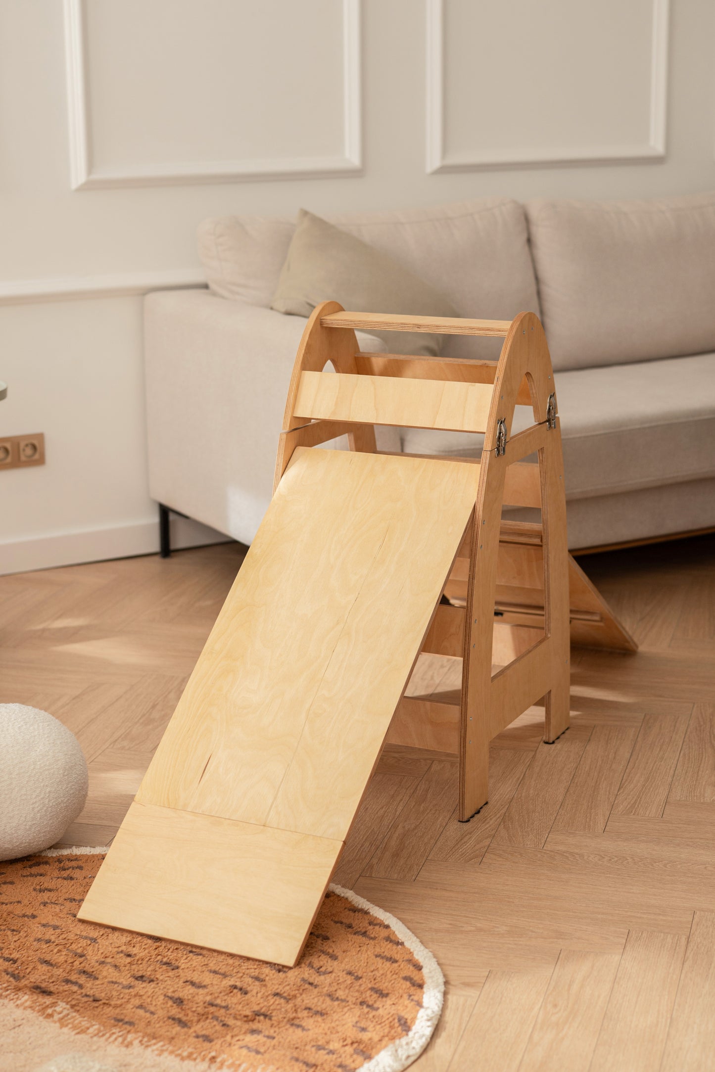 Krzesełko 5w1 - 1 produkt, 5 zastosowań – oszczędzaj miejsce, pieniądze i czas