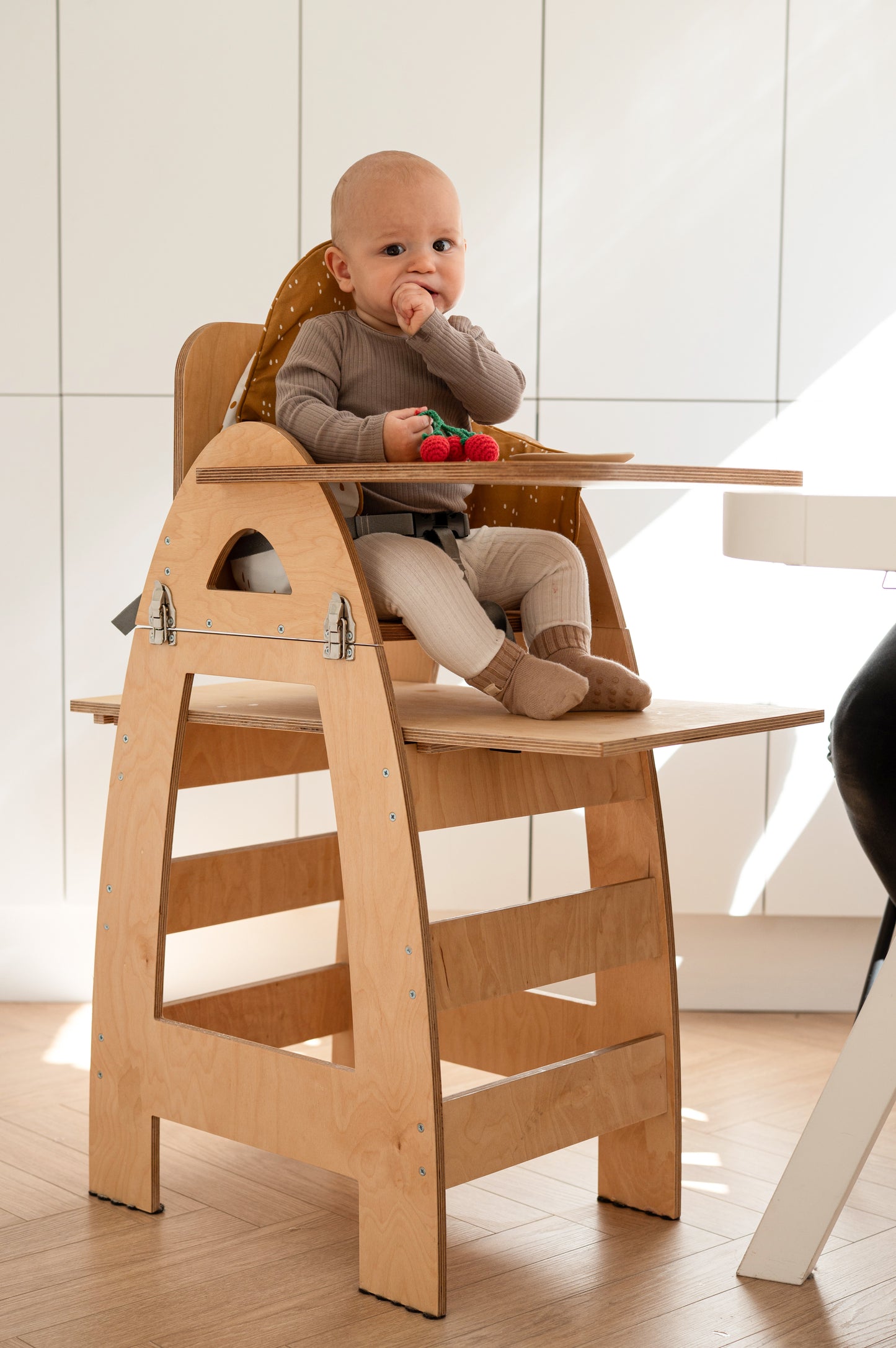 Krzesełko 5w1 - 1 produkt, 5 zastosowań – oszczędzaj miejsce, pieniądze i czas