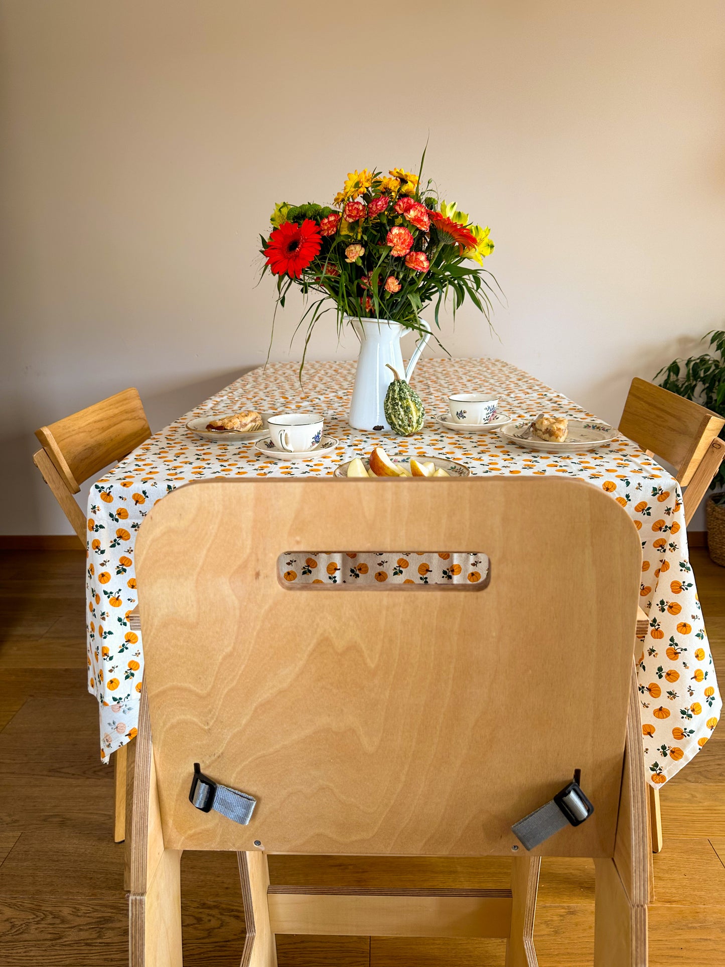 Krzesełko 5w1 - 1 produkt, 5 zastosowań – oszczędzaj miejsce, pieniądze i czas