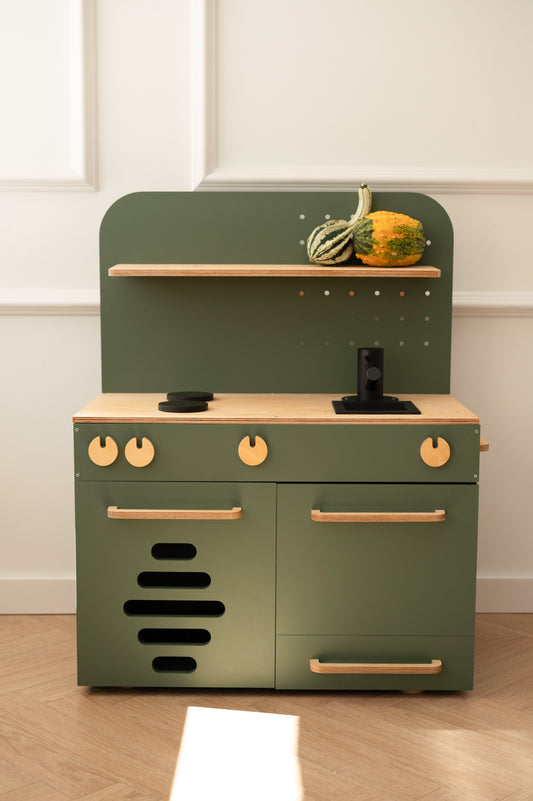 Drewniana kuchnia & warsztat 3w1