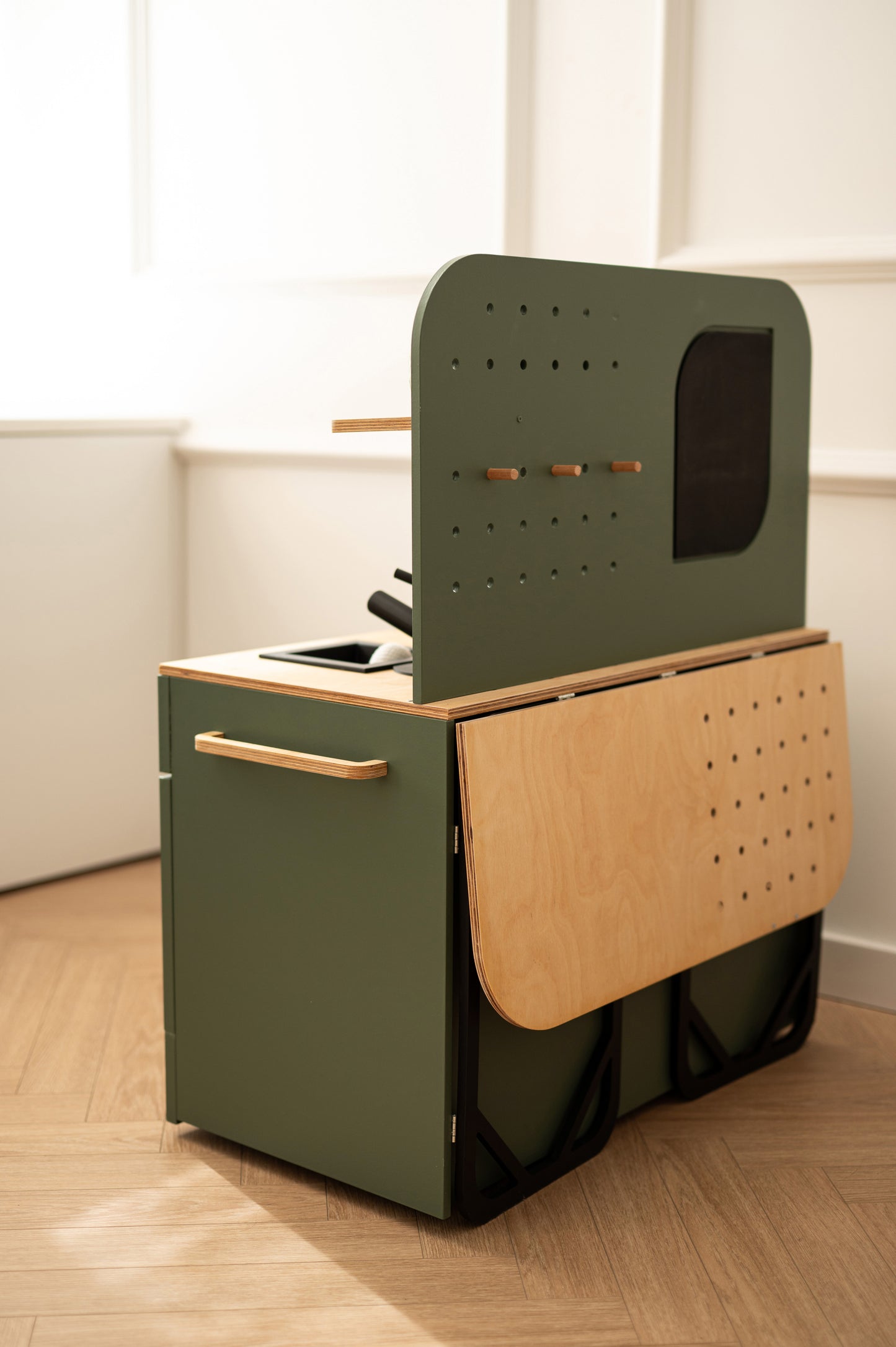 Drewniana kuchnia & warsztat 3w1