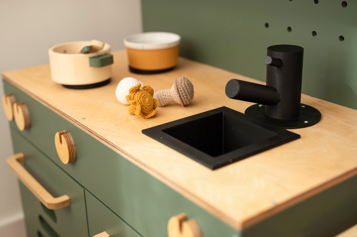 Drewniana kuchnia & warsztat 3w1