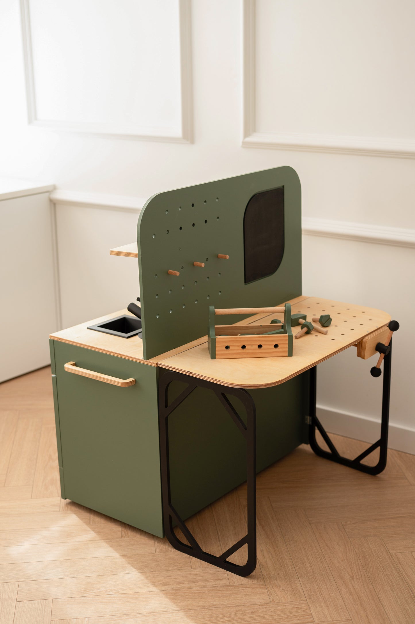 Drewniana kuchnia & warsztat 3w1