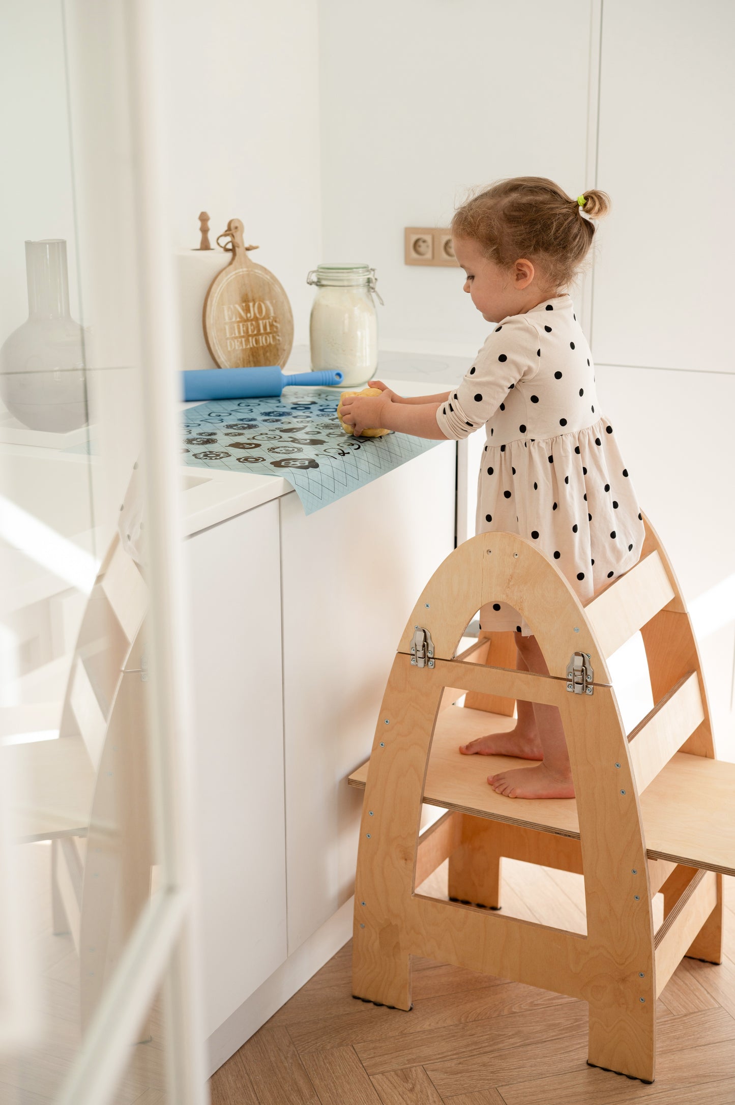 Krzesełko 5w1 - 1 produkt, 5 zastosowań – oszczędzaj miejsce, pieniądze i czas